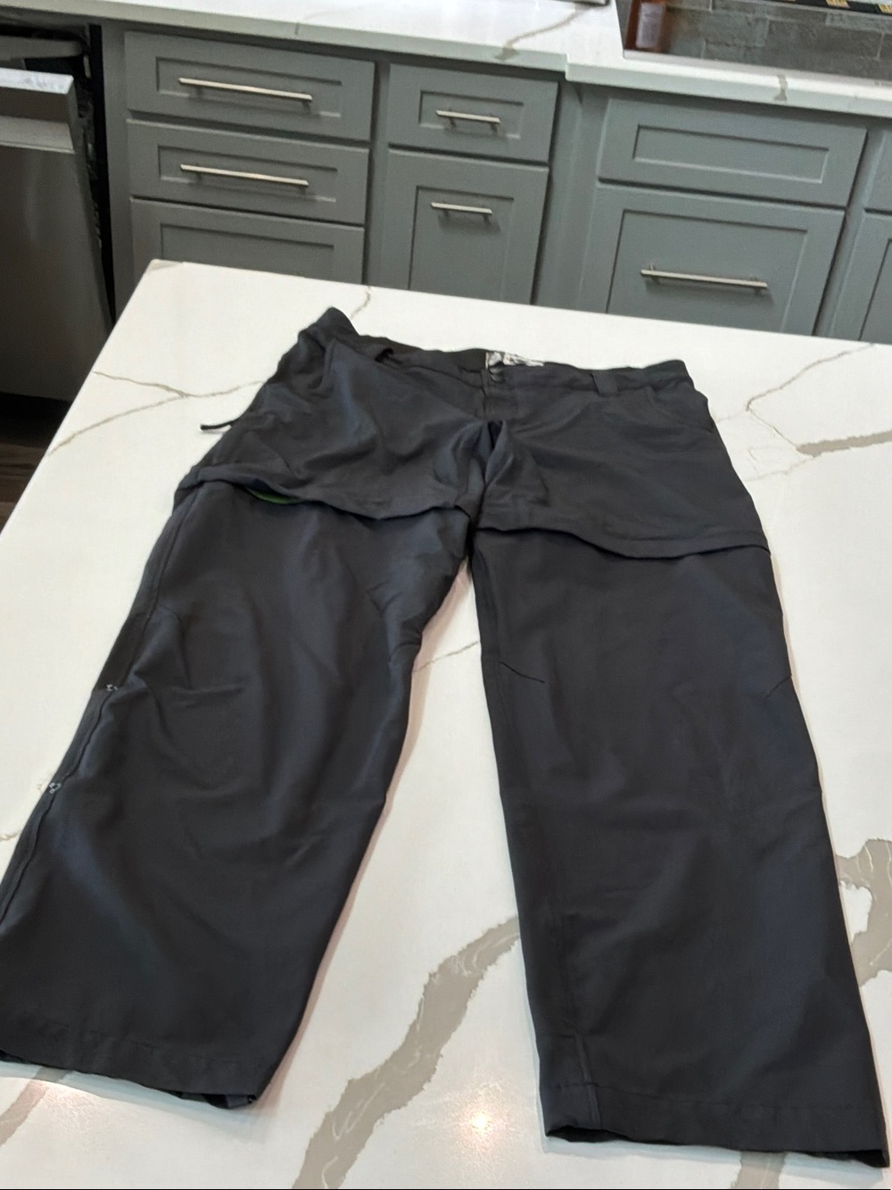 Women Size 10 Adjustable Waist Alpine Design Black Convertible Cargo Pants Capri